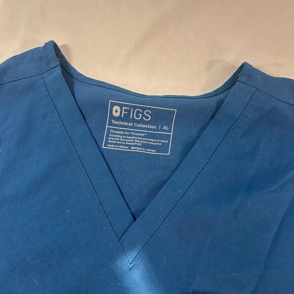 FIGS Technical Collection women's size XL Scrub top - Picture 3 of 4